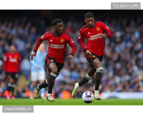 曼联砸重金引援却战绩持续下滑,引援策略问题逐步显现 曼联砸重金引援却战绩持续下滑,引援策略问题逐步显现